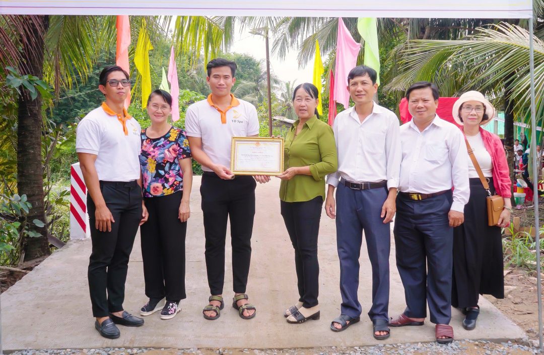 Lễ Khánh Thành Cầu Bến Đường Nước - Bến Tre Do Hệ Thống Viện Thẩm Mỹ YB Spa Tài Trợ 27 Lễ Khánh Thành Cầu Bến Đường Nước – Bến Tre Do Hệ Thống Viện Thẩm Mỹ YB Spa Tài Trợ