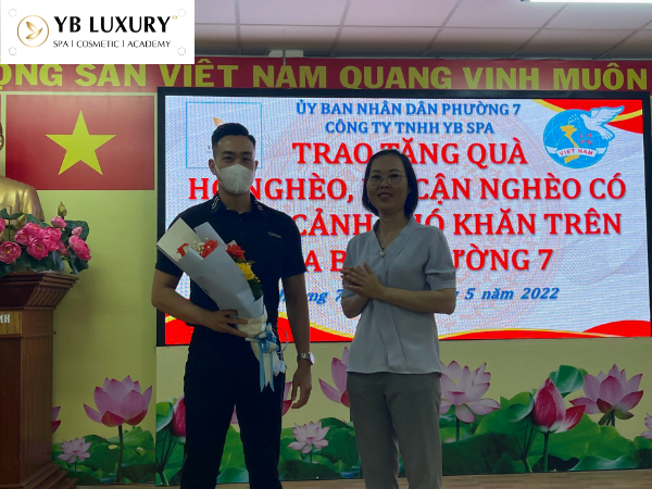 YB Spa chung tay lan tỏa những hành động đẹp vì cộng đồng 19 Đại diện phường 7 gửi lời cảm ơn tới tập thể YB Spa