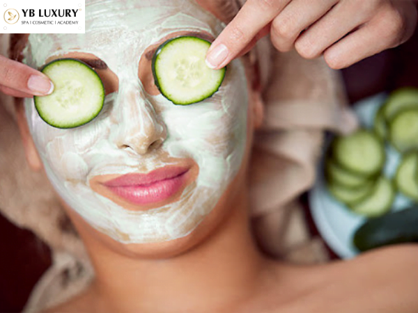 Đắp mặt nạ sau sinh