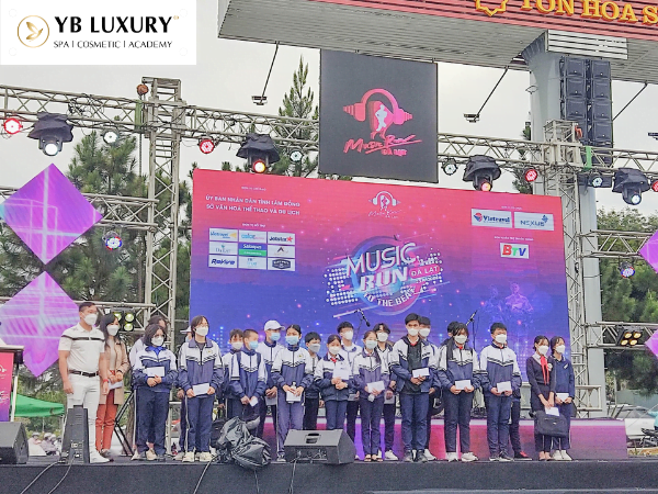 Những món quà giá trị vật chất tuy nhỏ nhưng giá trị tinh thần vô cùng lớn