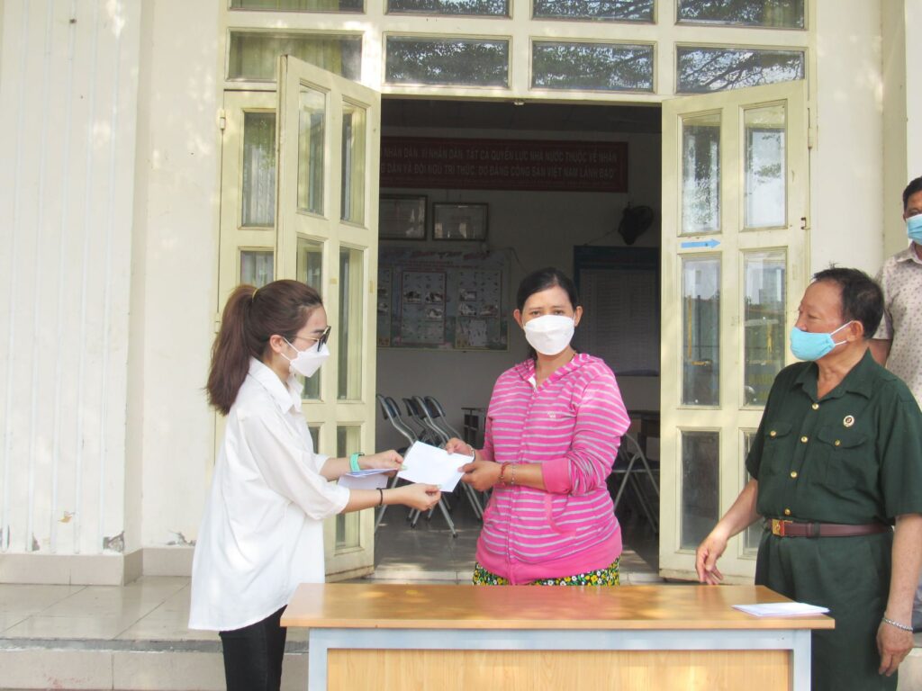 YB Spa hỗ trợ gia đình có hoàn cảnh khó khăn sau dịch Covid 17 YB Spa lan tỏa nghĩa cử cao đẹp tới người dân gặp khó khăn sau Covid 19