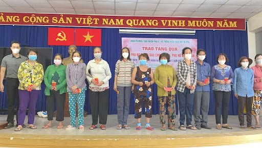 YB Spa tổ chức chương trình trao quà cho hộ nghèo