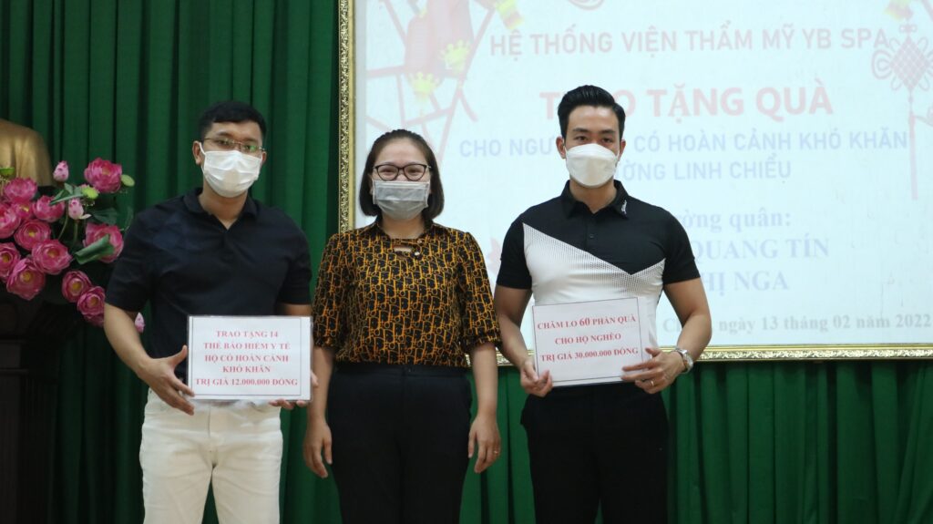 YB Spa trao tặng 150 món quà đến người dân