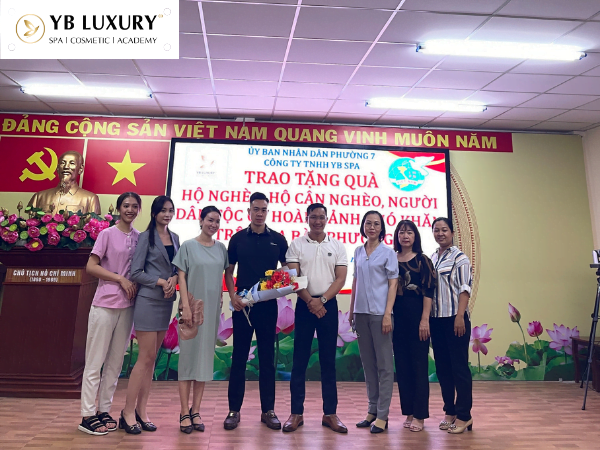 YB Spa chung tay lan tỏa những hành động đẹp vì cộng đồng 17 YB Spa trao tặng quà cho hộ nghèo tại quận Gò Vấp