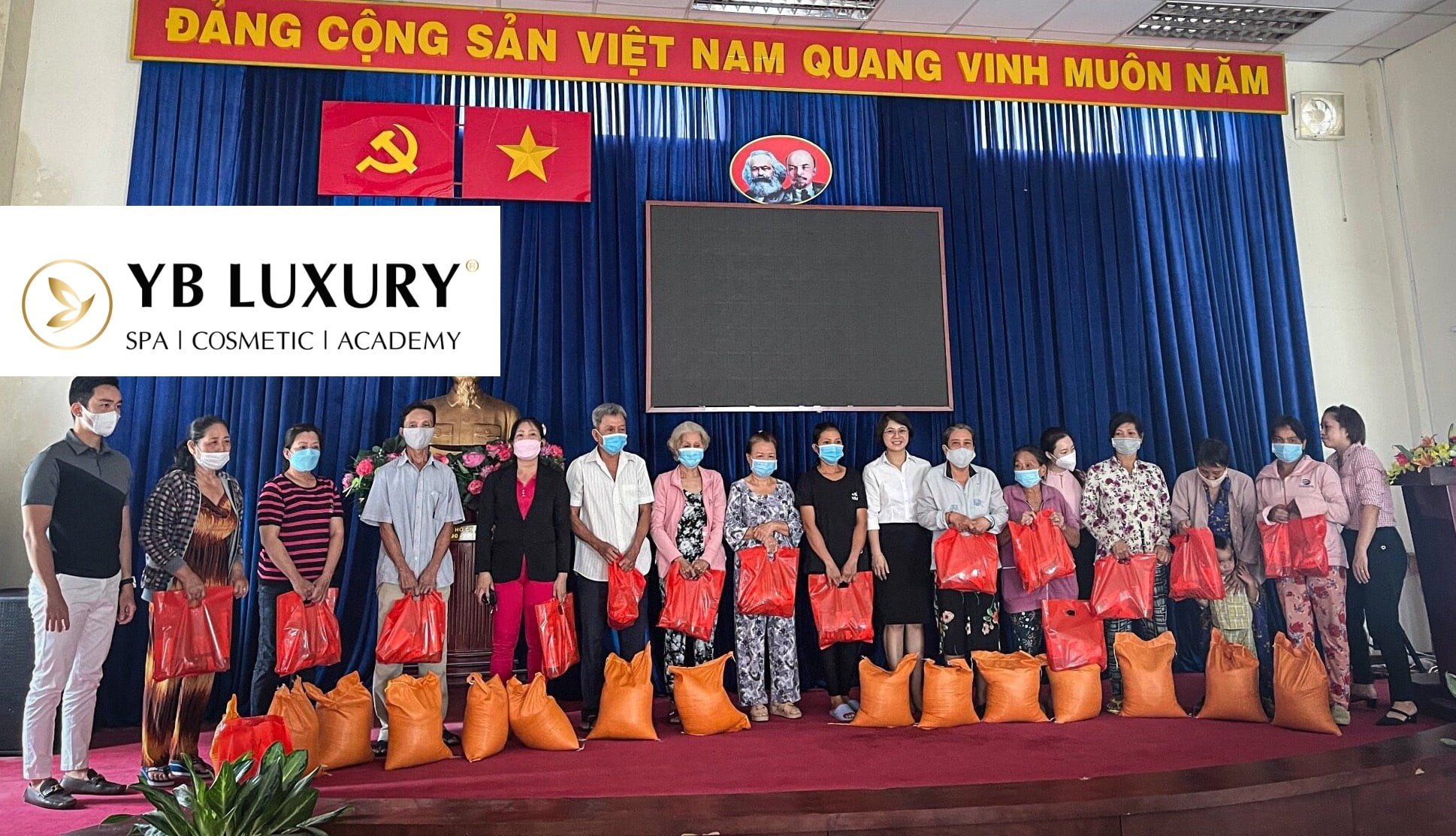 YB Spa trao yêu thương tới những mảnh đời khó khăn 22 Quà trao tận tay các hộ gia đình khó khăn