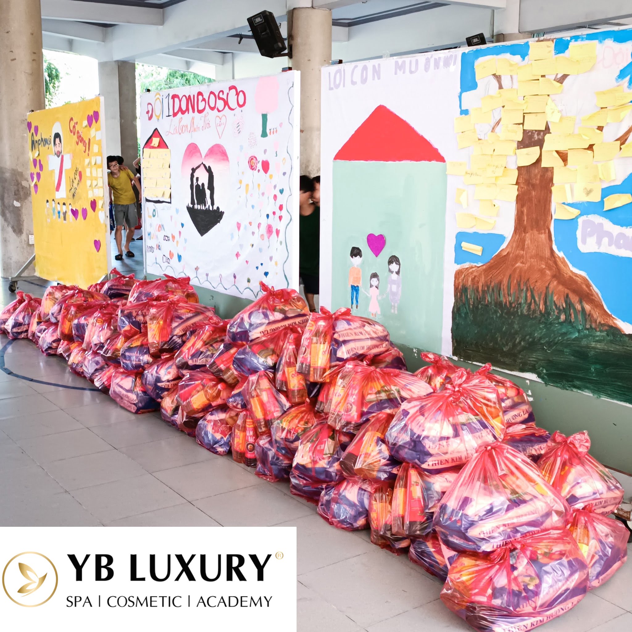 Những phần quà YB Spa đã chuẩn bị để trao cho các hộ gia đình khó khăn