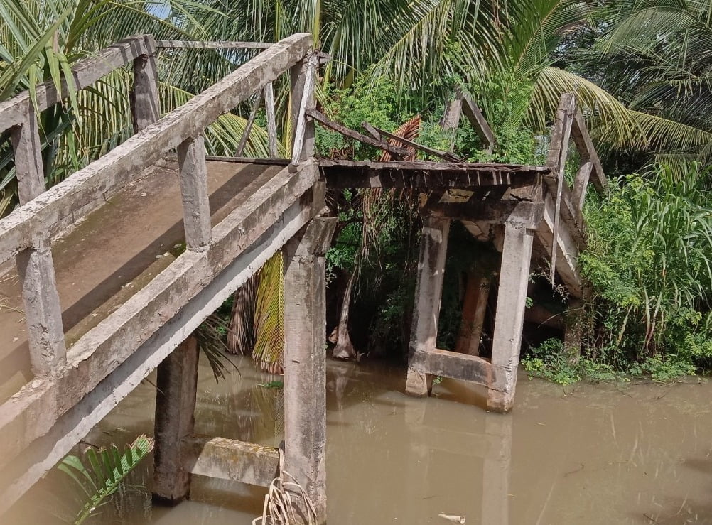 Những chiếc cầu đơn sơ và không đảm bảo an toàn tại Ba Tri-Bến Tre