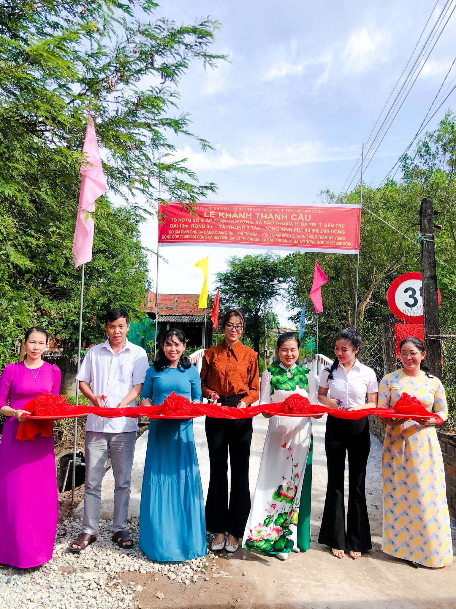 Lễ cắt băng khánh thành cầu của đại diện lãnh đạo YB Spa