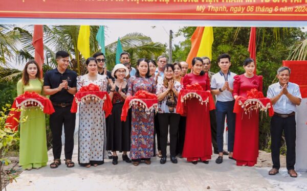 Lễ khánh thành cầu Cu Đinh tại Bến Tre được tài trợ bởi Viện Thẩm Mỹ YB Spa - Nối nhịp giao thương, trao gửi yêu thương 19 LỄ KHÁNH THÀNH CẦU CU ĐINH TẠI BẾN TRE ĐƯỢC TÀI TRỢ BỞI VIỆN THẨM MỸ YB SPA