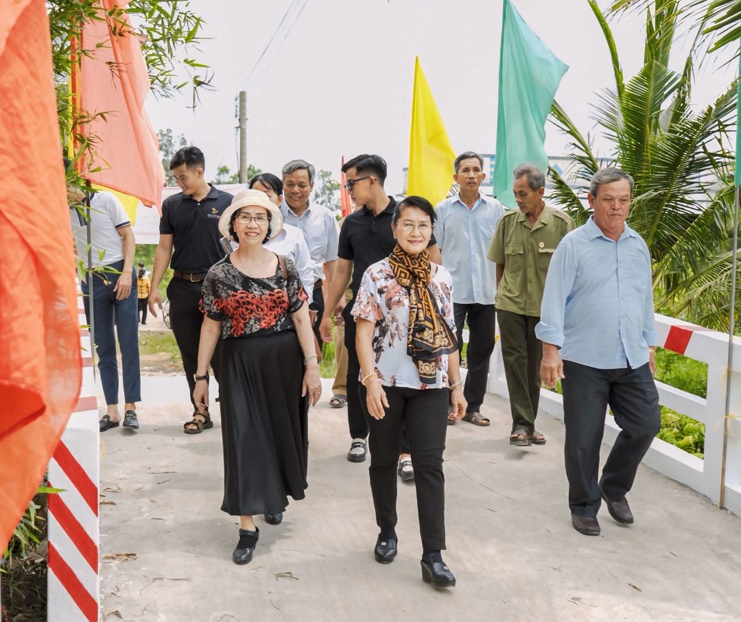 Lễ khánh thành cầu Cu Đinh tại Bến Tre được tài trợ bởi Viện Thẩm Mỹ YB Spa – Nối nhịp giao thương, trao gửi yêu thương