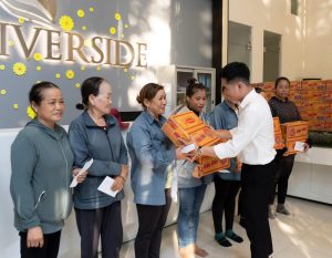 YB Group gieo yêu thương, gặt nụ cười - Trao tặng quà tại Park Riverside 66 YB Group gieo yêu thương, gặt nụ cười – Trao tặng quà tại Park Riverside