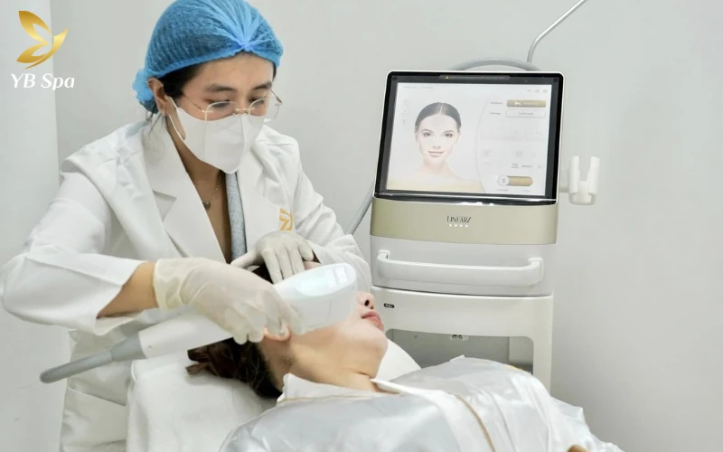 Bảng giá dịch vụ da liễu 2026 chi tiết, minh bạch tại YB Spa 18 Công nghệ LinearZ và Density tại YB Spa tác động sâu vào cấu trúc da để giải quyết triệt để các dấu hiệu lão hóa.