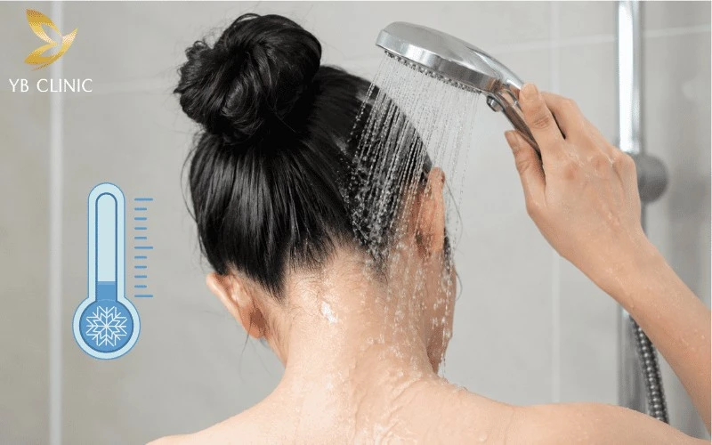 Bảng Giá Triệt Lông Gáy Vĩnh Viễn Mới Nhất 2026 14 Sử dụng nước mát hoặc nước ấm nhẹ để tắm rửa hằng ngày là cách tốt nhất để duy trì độ ẩm tự nhiên cho làn da gáy.