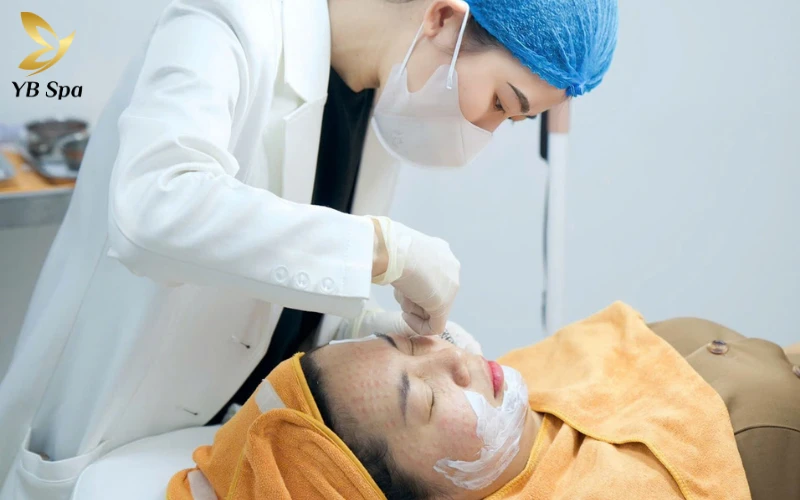 nặn mụn tại spa