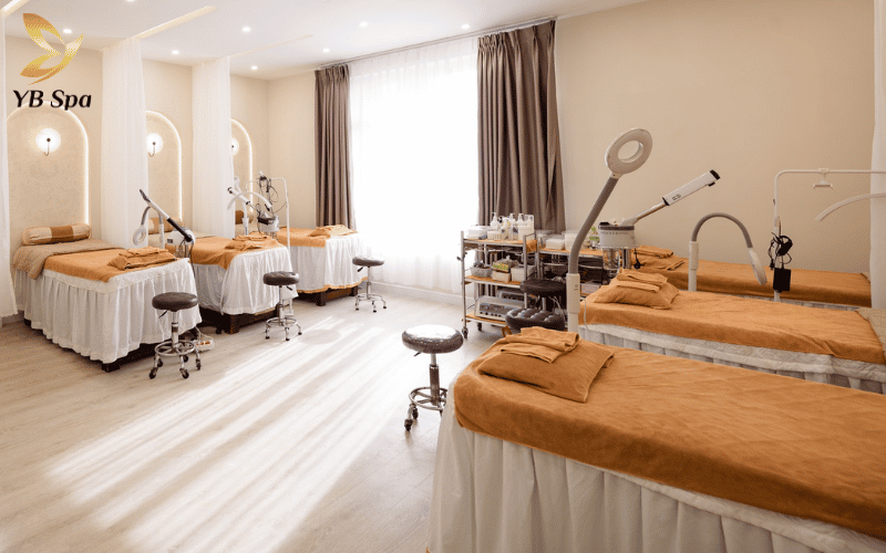 Sự ngăn nắp và sạch sẽ trong không gian là tiêu chí đầu tiên phản ánh sự chuyên nghiệp cũng như mức độ tôn trọng khách hàng của một spa