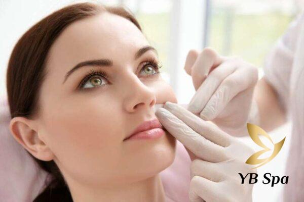 Sáp wax để loại bỏ ria mép từ gốc giúp da mịn màng (Nguồn: Internet)