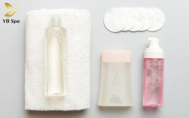 Quy trình 7 bước trị mụn ẩn cho da dầu tại nhà 15 cách trị mụn ẩn cho da dầu - Chỉ dùng sữa rửa mặt là chưa đủ, Double Cleansing chính là "cứu tinh" để loại bỏ tận gốc bụi bẩn và bã nhờn bám sâu.