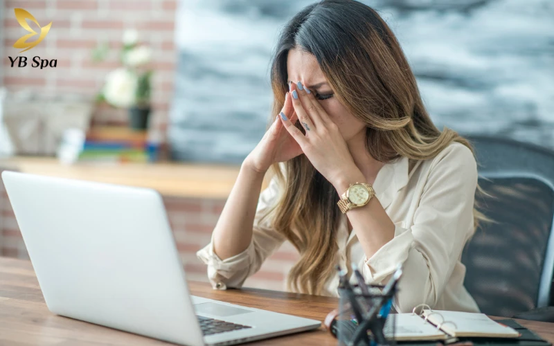 Cách trị mụn sưng đỏ ở mũi nhanh, an toàn, không để lại thâm sẹo 24 Căng thẳng và chế độ ăn uống không lành mạnh