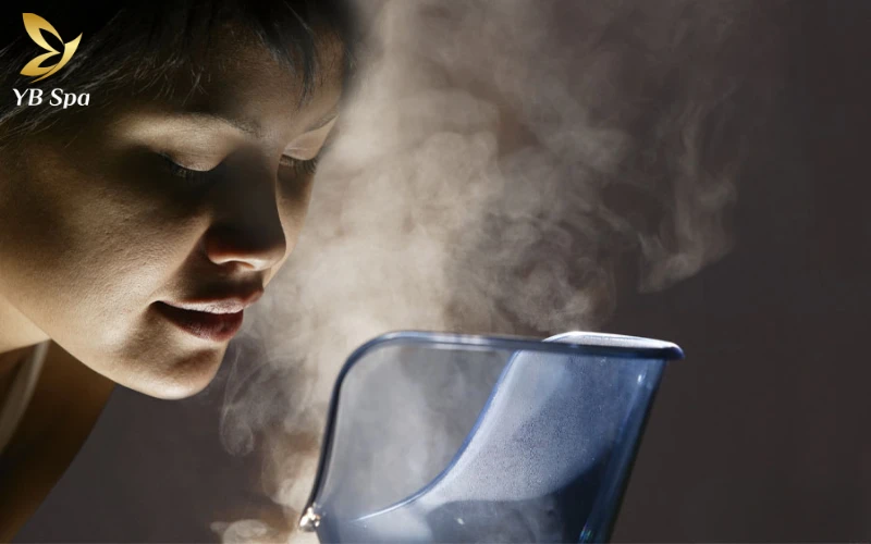 Xông hơi bằng lá trầu không trị mụn thịt quanh mắt