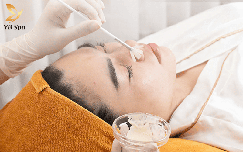 Peel da hóa học chuyên sâu giúp gom cồi mụn siêu tốc và loại bỏ lớp sừng già cỗi, mang lại làn da sáng mịn rạng rỡ