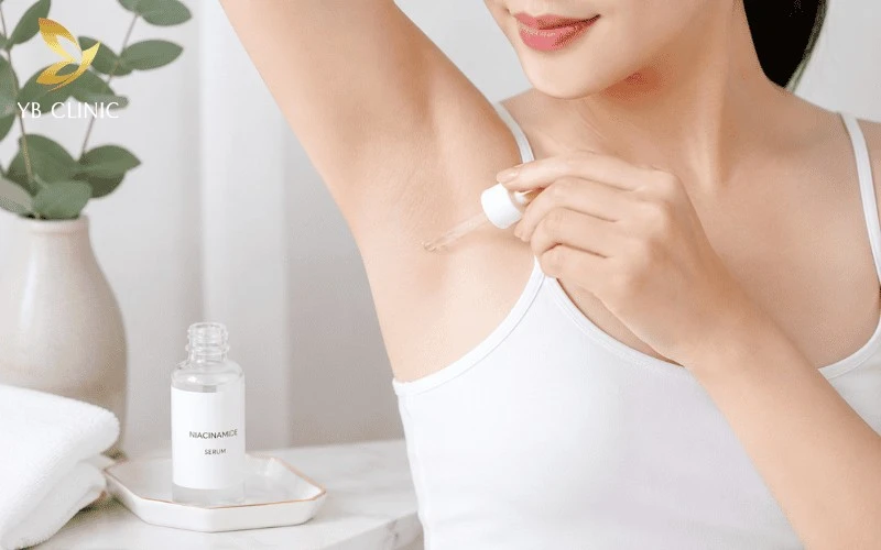 8 Cách Trị Thâm Nách Hiệu Quả Và An Toàn 8 Tinh chất Niacinamide giúp ức chế melanin, hỗ trợ làm sáng và cải thiện vùng da nách thâm sạm.