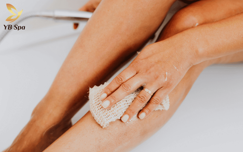 Tẩy tế bào chết là "chìa khóa" quan trọng giúp giải phóng lỗ chân lông và tối ưu hóa hiệu quả triệt lông tận gốc