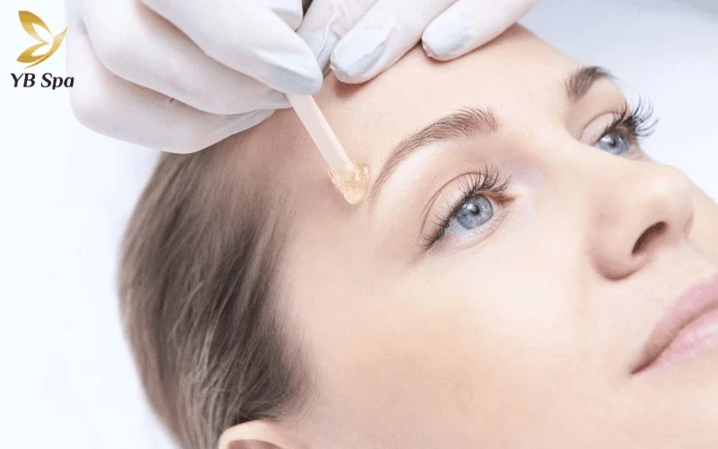 Wax lông giúp loại bỏ sợi lông tận gốc, mang lại làn da láng mịn kéo dài từ 2 đến 4 tuần
