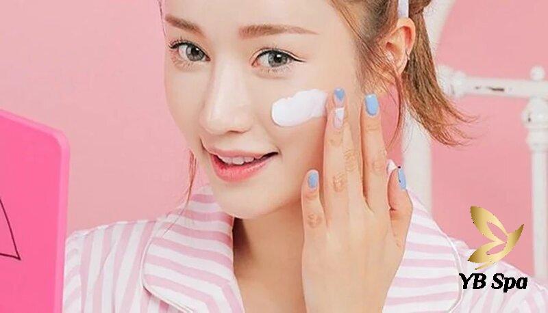 Cách Triệt Lông Mày Tại Nhà Hiệu Quả, An Toàn 33 Sử dụng kem chống nắng thường xuyên (Nguồn: Internet)