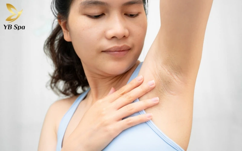 Cách cạo lông nách an toàn không thâm, không ngứa 14 Cạo lông nách chỉ gây thâm khi thực hiện sai cách, nhưng việc dưỡng da đúng chuẩn có thể giúp bạn giảm đến 90% nguy cơ này