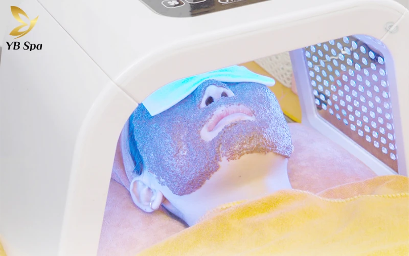 Quy trình 6 bước chăm sóc da mặt tại Spa chuẩn y khoa 14 Làm dịu da tức thì và giảm đỏ hiệu quả nhờ sức mạnh phục hồi từ hệ thống ánh sáng sinh học chuyên dụng