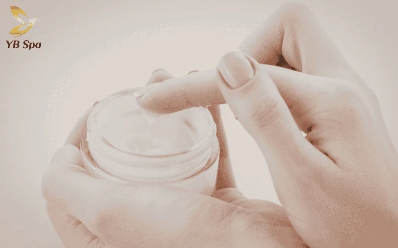 Hướng dẫn chăm sóc vùng kín sau khi triệt lông từ A–Z 13 Củng cố hàng rào bảo vệ da bằng các loại gel hoặc lotion mỏng nhẹ để ngăn ngừa hiệu quả tình trạng mất nước xuyên biểu bì (TEWL)