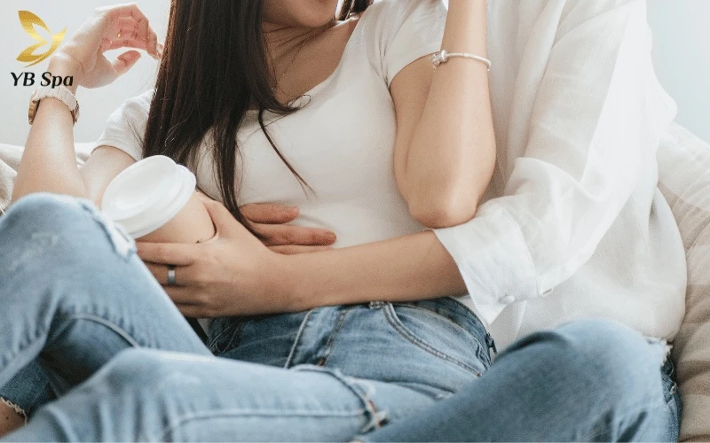 Hướng dẫn chăm sóc vùng kín sau khi triệt lông từ A–Z 19 Tạm ngưng quan hệ tình dục trong 24–48 giờ đầu để bảo vệ vùng bikini khỏi ma sát và các tác động gây kích ứng mạnh