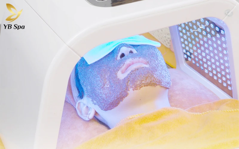 Ánh sáng xanh (Blue Light) tác động trực tiếp để tiêu diệt vi khuẩn P. acnes, ngăn chặn mụn viêm tái phát hiệu quả