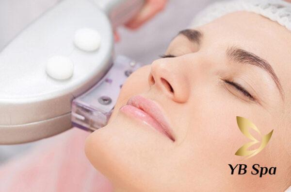 Làn da trên vùng mép sạch lông, mịn màng sau liệu trình triệt