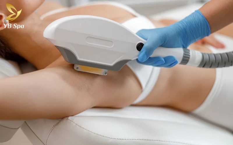 IPL mang đến sự linh hoạt tuyệt vời nhờ dải ánh sáng phổ rộng, giúp giải quyết hiệu quả nhiều vấn đề về lông và da trong cùng một liệu trình.