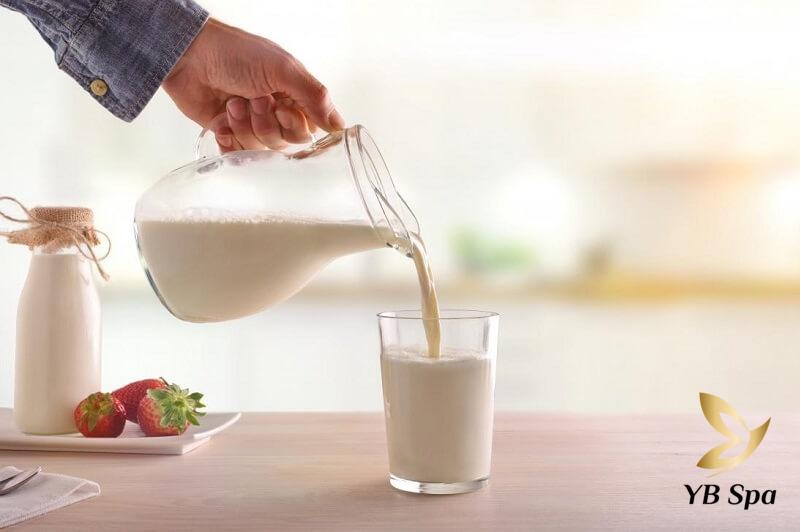 Gợi ý 11 công thức tắm trắng bằng sữa tươi không đường 36 Sữa tươi không đường và dâu tây