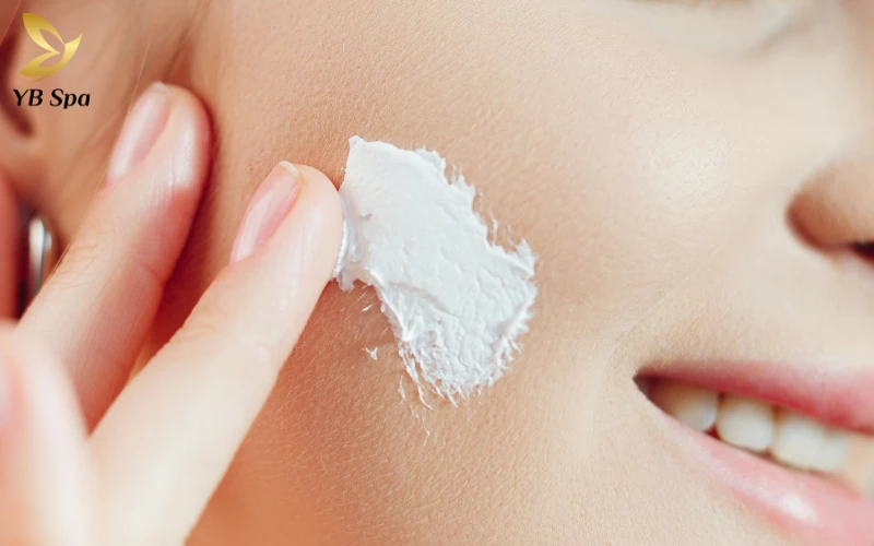 Da mặt bị ngứa sần sùi phải làm sao? 29 Sử dụng thuốc bôi tại chỗ điều trị sần sùi