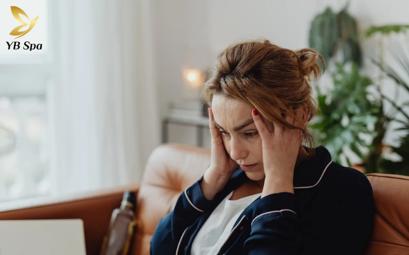 Da mặt đột nhiên nổi nhiều mụn - Nguyên nhân và giải pháp điều trị 26 Sự thay đổi nội tiết tố và áp lực tâm lý