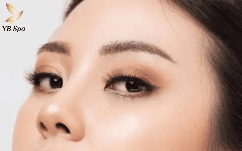 Kiểu dáng lá liễu truyền thống mang lại vẻ đẹp dịu dàng, nữ tính cho những cô nàng mặt tròn