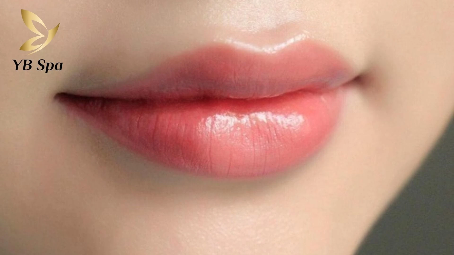 Nụ cười rạng rỡ giúp nâng khóe miệng, tạo thiện cảm và thu hút năng lượng tốt.