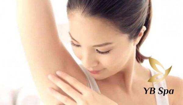 Hôi nách gây ra tâm lý tự ti và ngại giao tiếp (Nguồn: Internet)