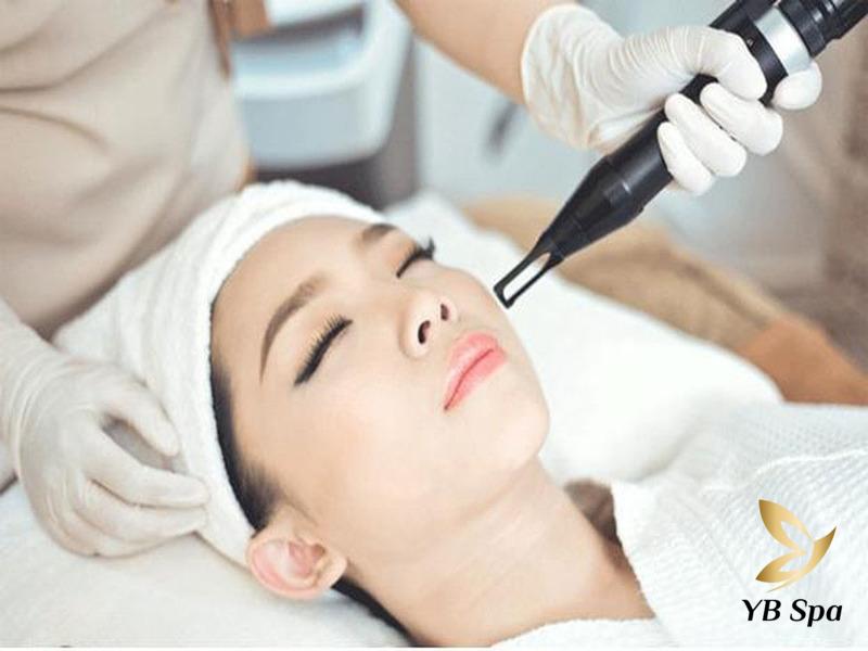 Không nặn mụn có tự hết không? Cách nặn và điều trị mụn chuẩn 28 Đây là một phương pháp dùng hóa chất để giúp loại bỏ các bụi bẩn, các tế bào chết trên da