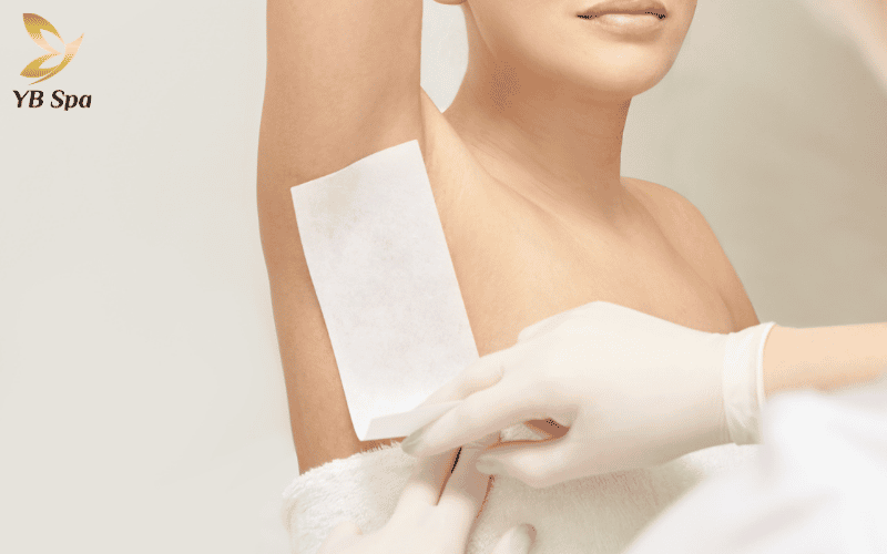 Chỉ nên cạo nhẹ nhàng thay vì wax hay nhổ để đảm bảo nang lông vẫn còn đó chờ năng lượng ánh sáng xử lý