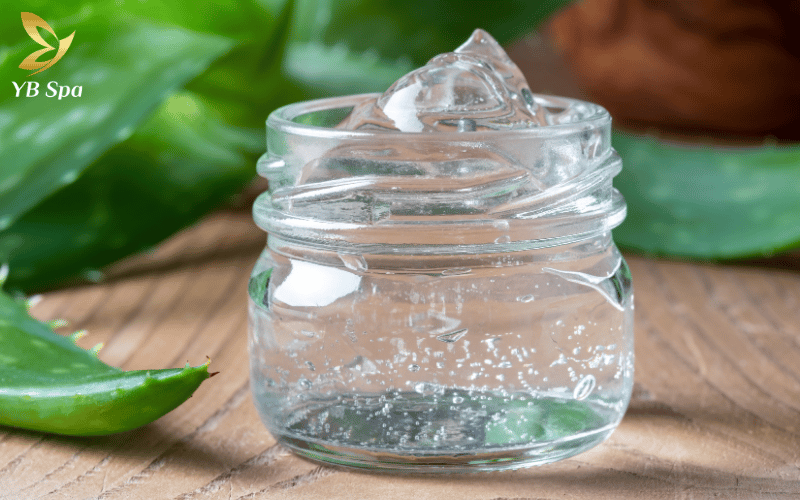 "Cấp cứu" làn da tức thì bằng xịt khoáng hoặc gel lô hội nguyên chất để làm dịu cảm giác nóng rát sau khi triệt