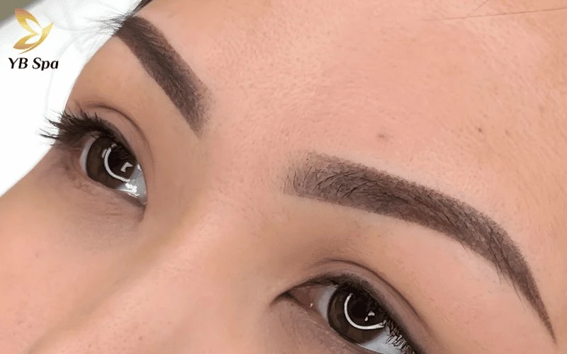 Kỹ thuật Ombre Powder tạo hiệu ứng hạt mịn như phủ phấn, giúp chuyển đổi sắc độ đuôi mày từ u uất sang thanh thoát