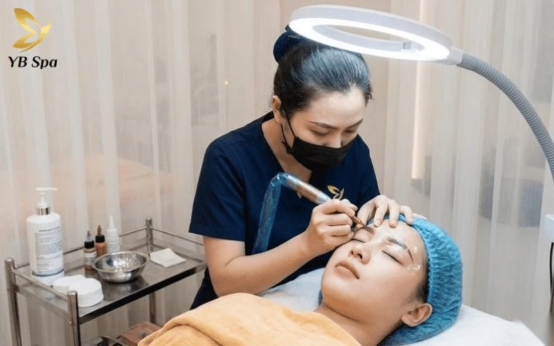 Mỗi khách hàng sẽ được các chuyên gia tại YB Spa thiết kế một dáng mày riêng biệt, hài hòa tuyệt đối với khung xương mặt và phong cách cá nhân