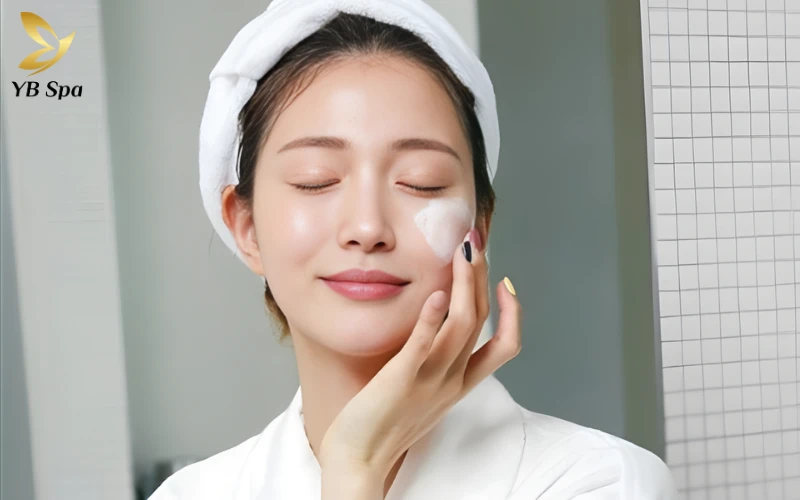 Mặt Nổi Mẩn Đỏ Như Mụn: Nguyên Nhân Và Cách Điều Trị Hiệu Quả 27 Thoa kem chống nắng trước khi ra ngoài 15–20 phút