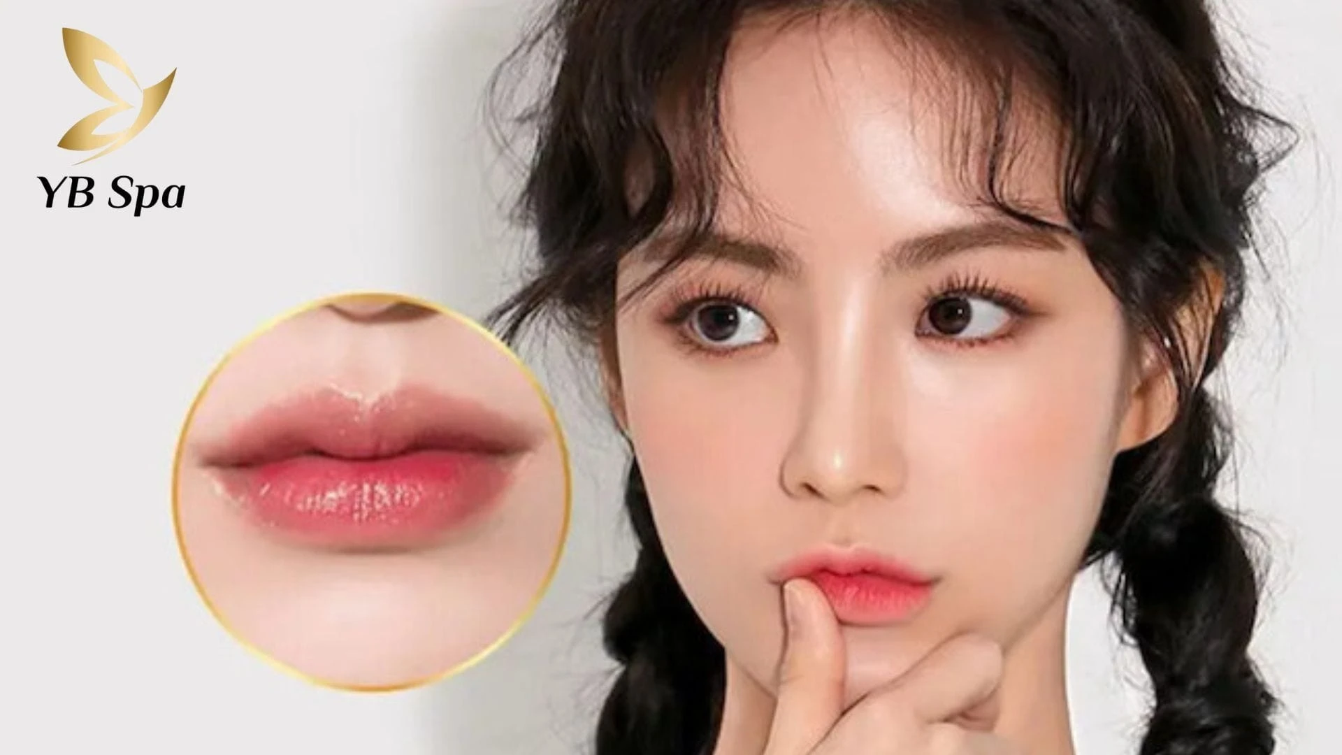 Trang điểm giúp tạo hiệu ứng môi chẻ tự nhiên, không xâm lấn, dễ thực hiện.