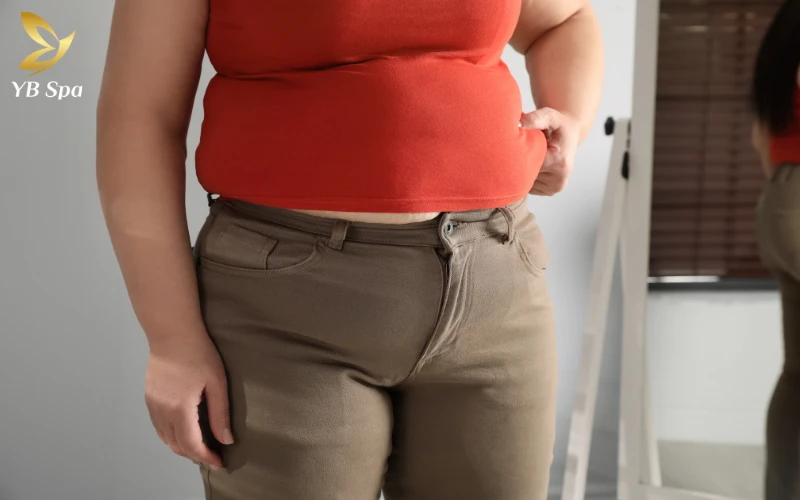 Mặc quần áo chật, bí bách