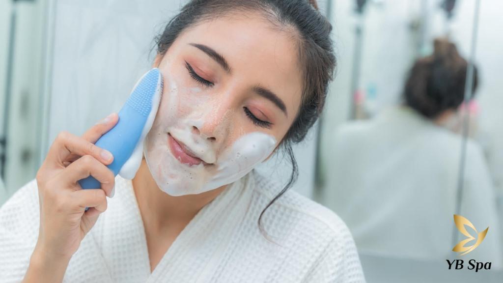 Da mụn có nên dùng máy rửa mặt? Hướng dẫn sử dụng đúng cách 20 Đang dùng máy rửa mặt